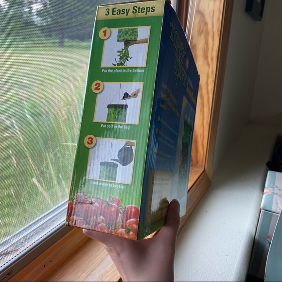 TOPSY TURVEY Upside Down Tomato Planter NWT - Picture 4 of 5